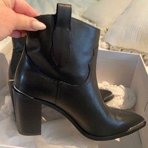 ZORA black leather boots Steve Madden